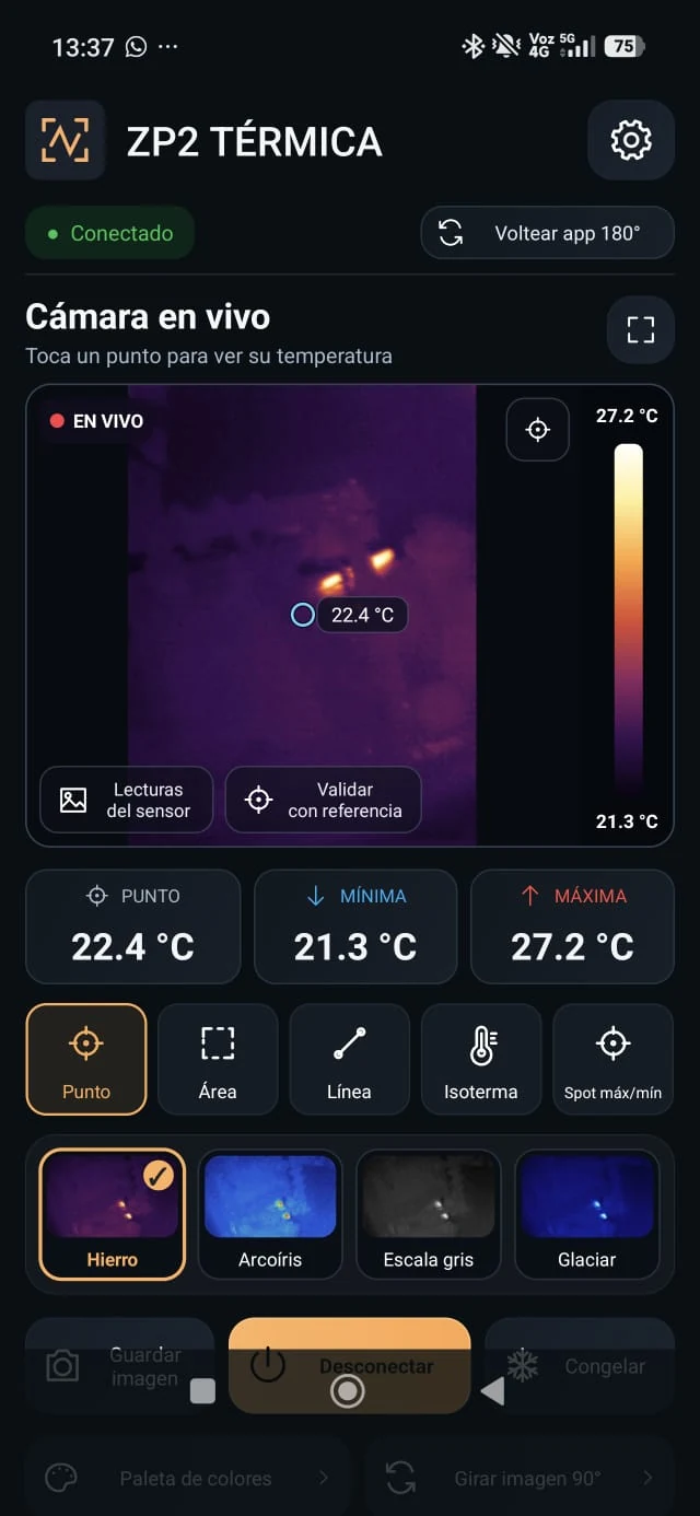 Captura real de ZP2 Térmica conectada a la cámara, con imagen térmica, temperatura del punto y herramientas