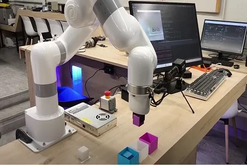 Brazo robótico UFACTORY LITE 6 clasificando objetos con visión artificial