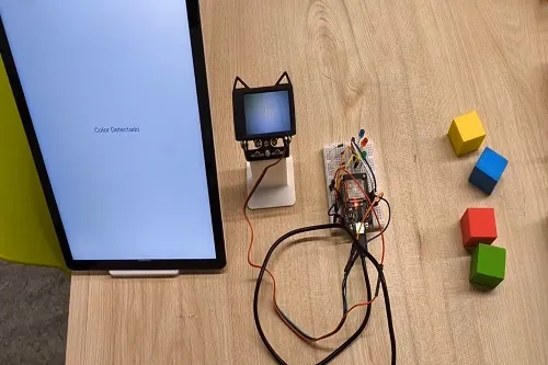 Proyecto Huskylens con ESP32 para reconocimiento de colores
