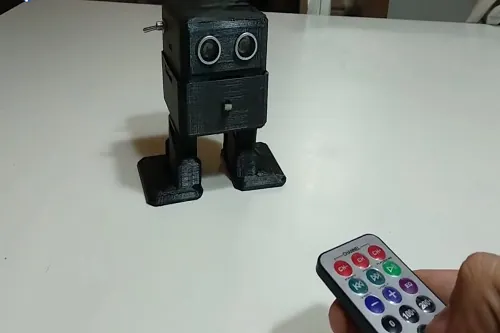 Robot Otto RC construido con Arduino e impresión 3D